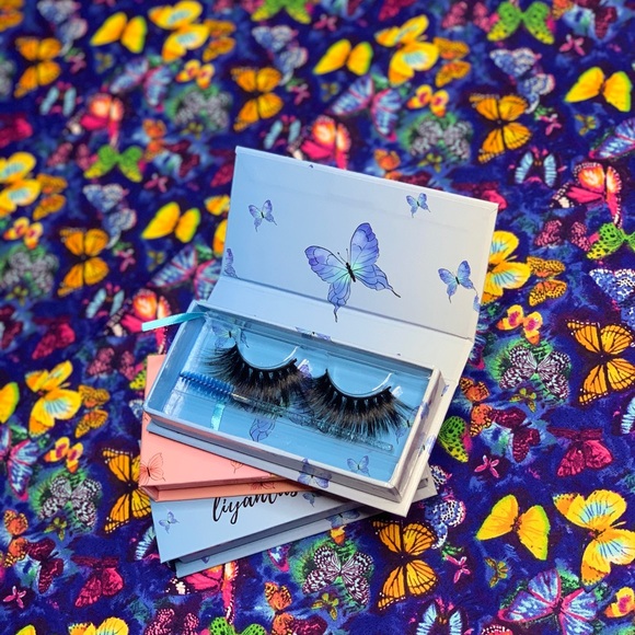 Lashes - Picture 3 of 3